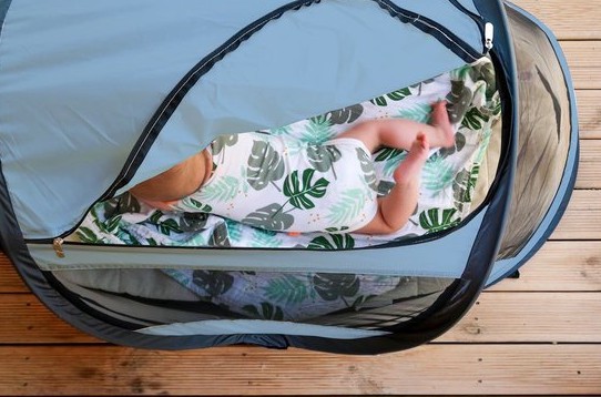 kamperen met baby in tent